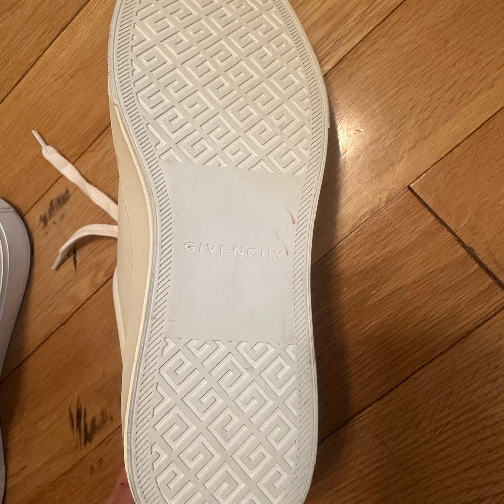 Brand new 💯 authentic
Givenchy City Court Low-Top Sneakers. Size 42 new - Picture 4 of 10